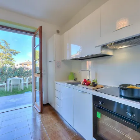 Fiorita Apartment *